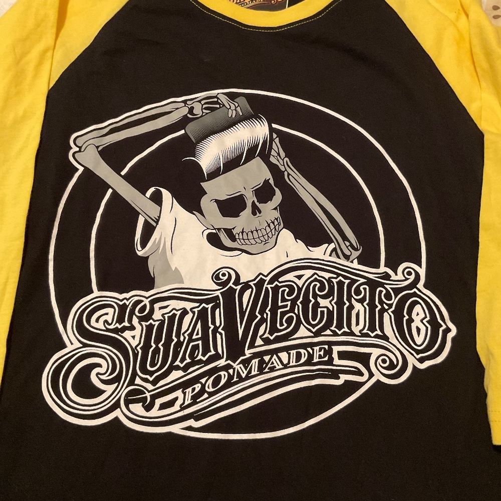 SuaVecito Pomade baseball tee.
